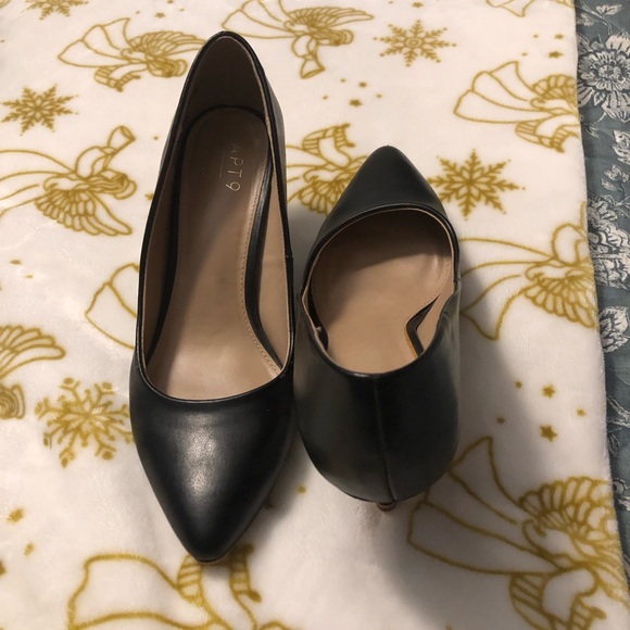 EUC Apt 9 3 1/2” Heels 8 M - Picture 2 of 13